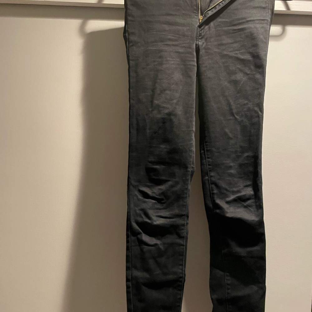 Black Levi skinny jeans, high rise